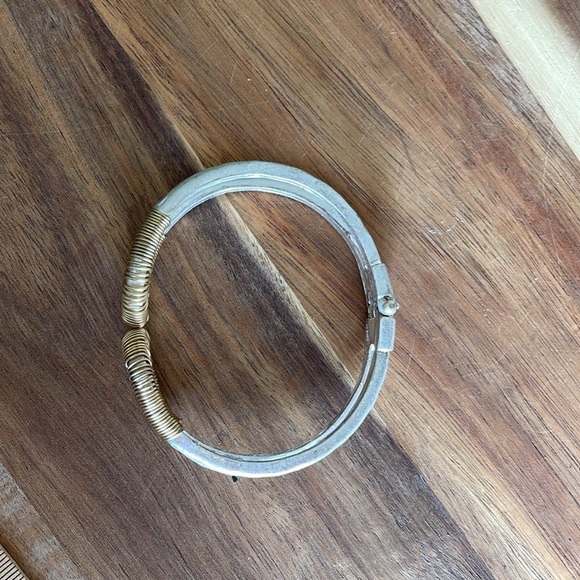 Bracelet Women’s Silver Gold Spring Closure Bangle Fashion Jewelry - Picture 4 of 6